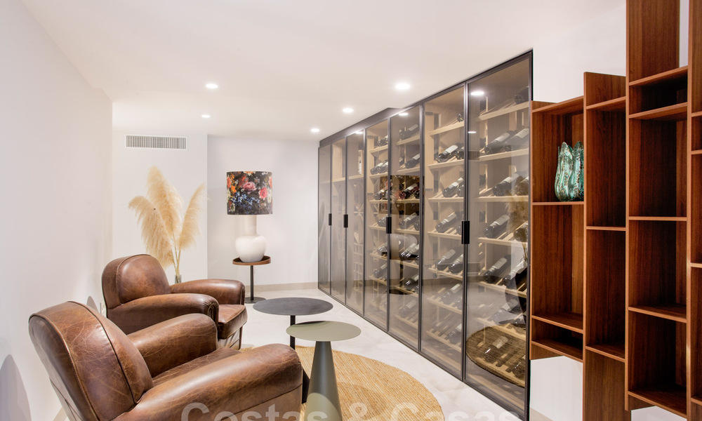 Renovada y espaciosa villa de lujo en venta de estilo mediterráneo con diseño moderno y contemporáneo en Nueva Andalucía, Marbella 39621