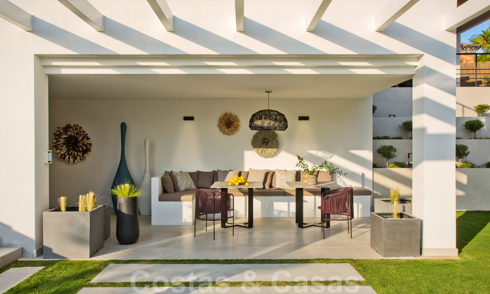 Renovada y espaciosa villa de lujo en venta de estilo mediterráneo con diseño moderno y contemporáneo en Nueva Andalucía, Marbella 39622