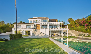 Renovada y espaciosa villa de lujo en venta de estilo mediterráneo con diseño moderno y contemporáneo en Nueva Andalucía, Marbella 39624 