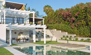 Renovada y espaciosa villa de lujo en venta de estilo mediterráneo con diseño moderno y contemporáneo en Nueva Andalucía, Marbella 39626 