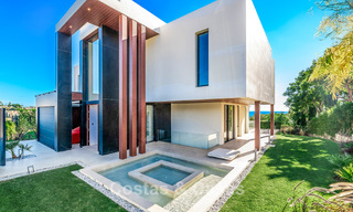 Se vende villa moderna y arquitectónica con vistas panorámicas al mar en un complejo de golf de cinco estrellas en Marbella - Benahavis 791728 