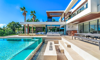 Se vende villa moderna y arquitectónica con vistas panorámicas al mar en un complejo de golf de cinco estrellas en Marbella - Benahavis 791729 