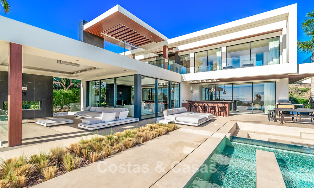 Se vende villa moderna y arquitectónica con vistas panorámicas al mar en un complejo de golf de cinco estrellas en Marbella - Benahavis 791732