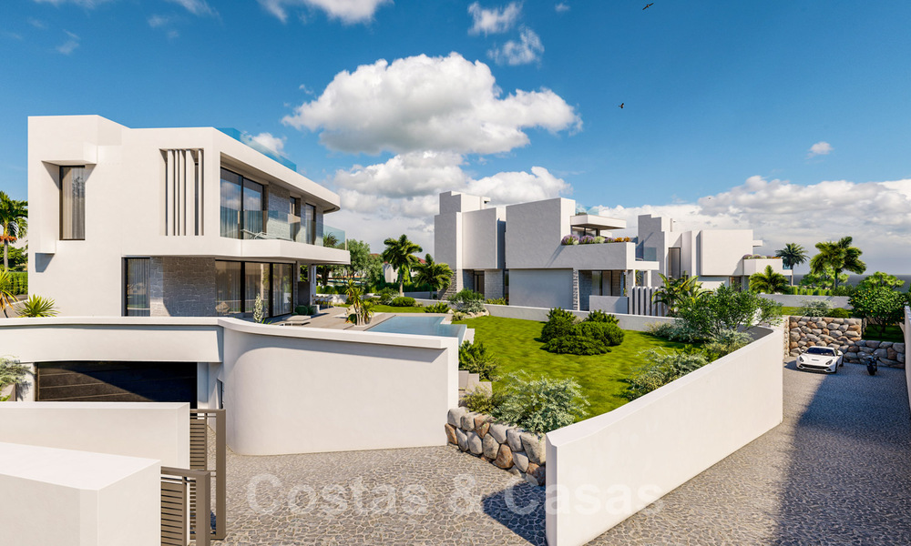 Lujosas y modernas villas de nueva construcción en venta a un paso de la playa con vistas al mar en Marbella Este 39812