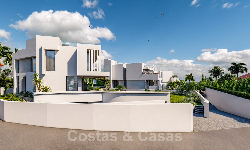 Lujosas y modernas villas de nueva construcción en venta a un paso de la playa con vistas al mar en Marbella Este 39813