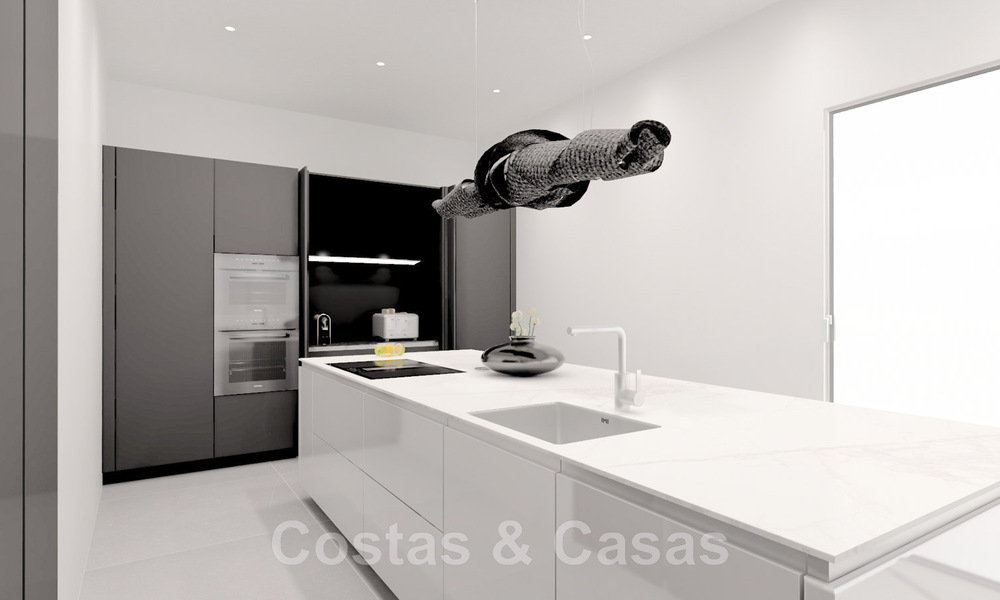 Lujosas y modernas villas de nueva construcción en venta a un paso de la playa con vistas al mar en Marbella Este 44081