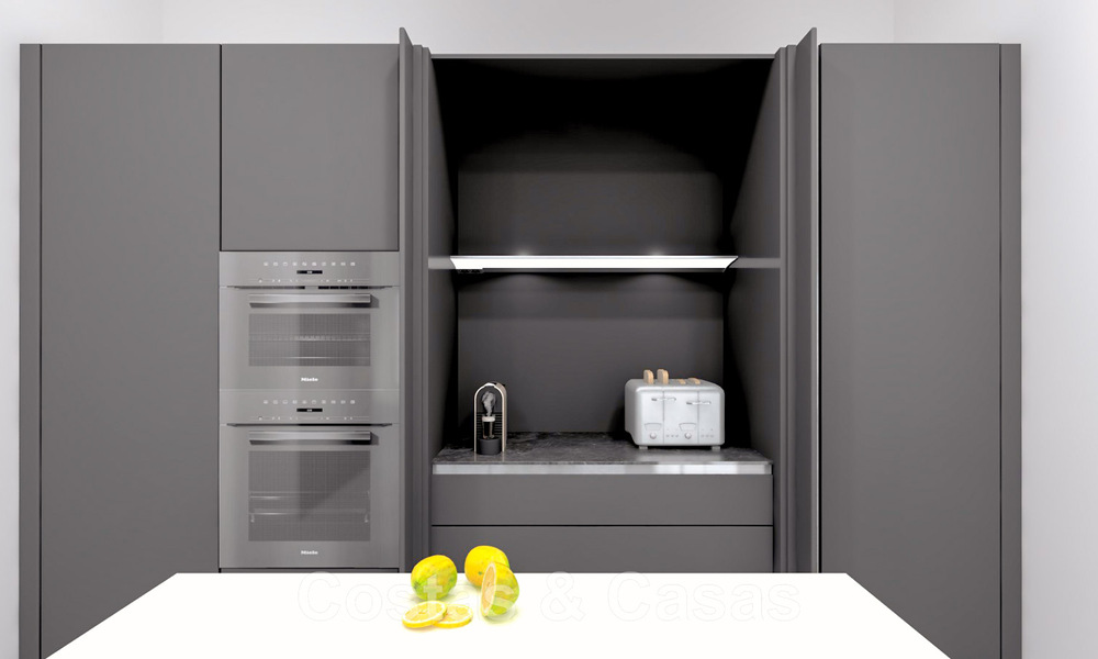 Lujosas y modernas villas de nueva construcción en venta a un paso de la playa con vistas al mar en Marbella Este 44083