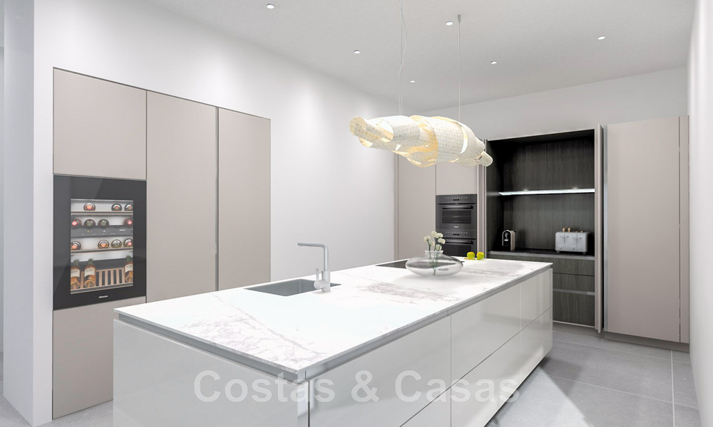 Lujosas y modernas villas de nueva construcción en venta a un paso de la playa con vistas al mar en Marbella Este 44084