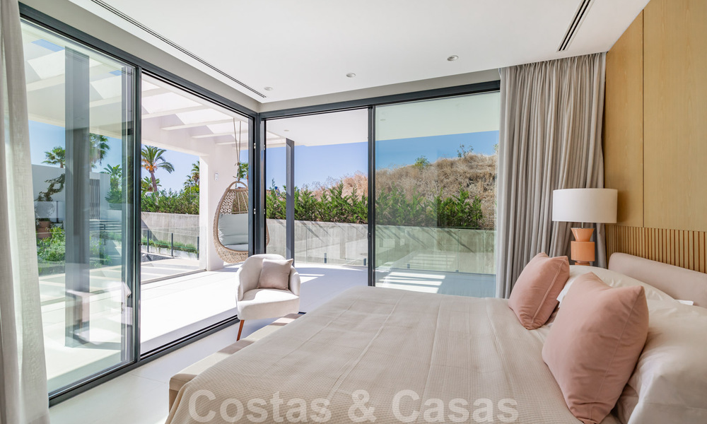 Lista para mudarse, villa moderna y de lujo en venta en Nueva Andalucía, Marbella 39878
