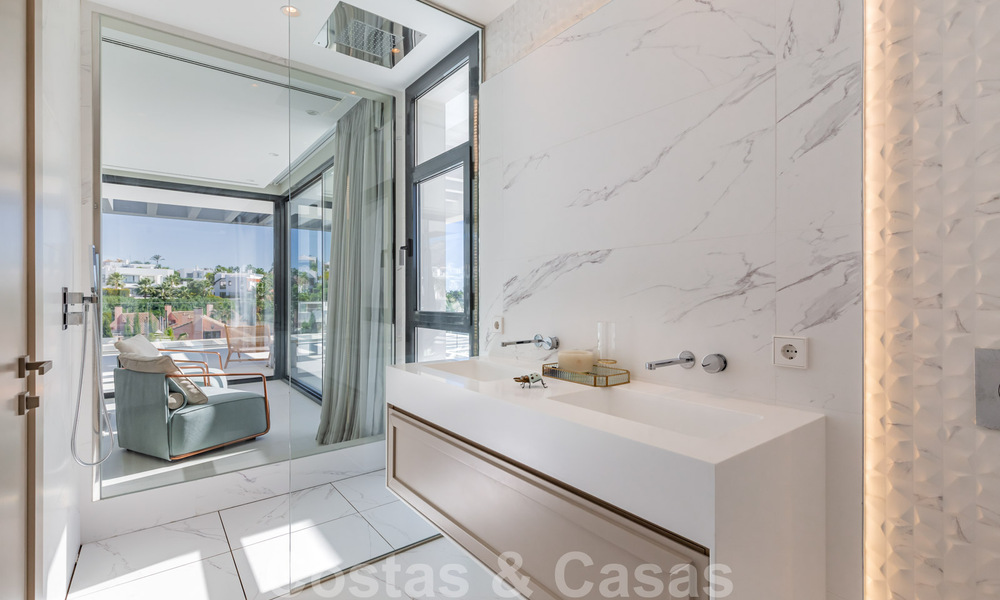 Lista para mudarse, villa moderna y de lujo en venta en Nueva Andalucía, Marbella 39879