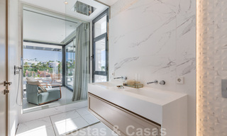 Lista para mudarse, villa moderna y de lujo en venta en Nueva Andalucía, Marbella 39879 