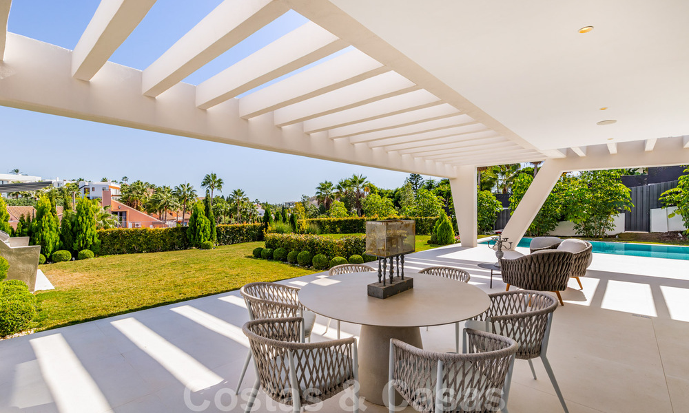 Lista para mudarse, villa moderna y de lujo en venta en Nueva Andalucía, Marbella 39890