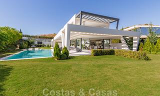 Lista para mudarse, villa moderna y de lujo en venta en Nueva Andalucía, Marbella 39893 