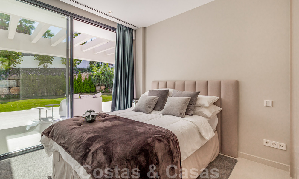 Lista para mudarse, villa moderna y de lujo en venta en Nueva Andalucía, Marbella 39897