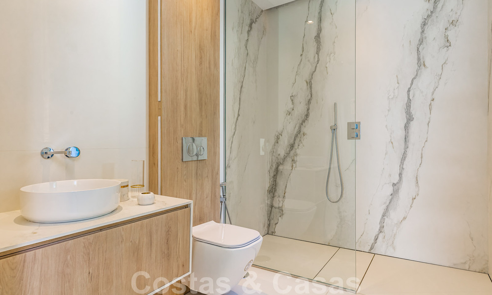 Lista para mudarse, villa moderna y de lujo en venta en Nueva Andalucía, Marbella 39898