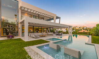 Lista para mudarse, villa moderna y de lujo en venta en Nueva Andalucía, Marbella 39907 