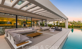 Lista para mudarse, villa moderna y de lujo en venta en Nueva Andalucía, Marbella 39908 