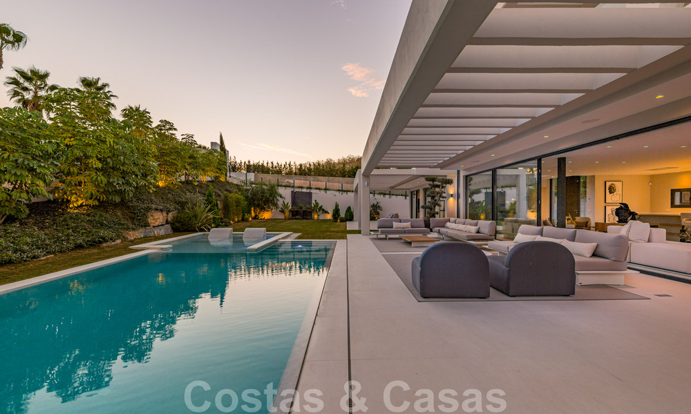 Lista para mudarse, villa moderna y de lujo en venta en Nueva Andalucía, Marbella 39910