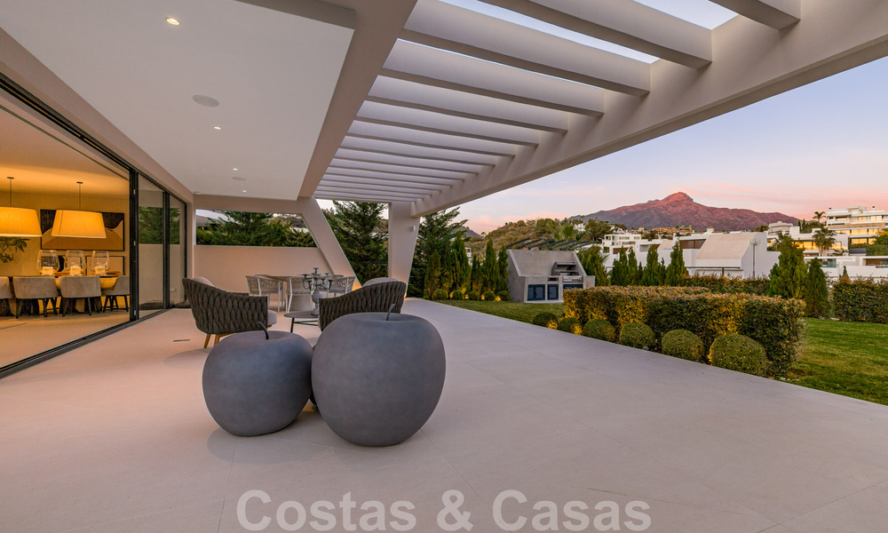 Lista para mudarse, villa moderna y de lujo en venta en Nueva Andalucía, Marbella 39911