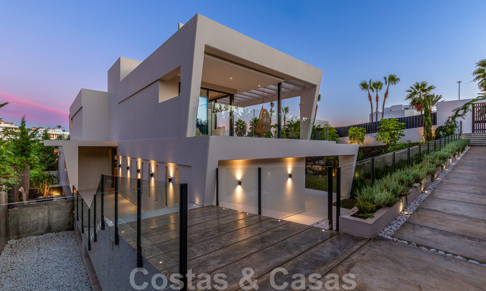 Lista para mudarse, villa moderna y de lujo en venta en Nueva Andalucía, Marbella 39914