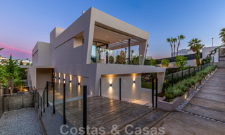 Lista para mudarse, villa moderna y de lujo en venta en Nueva Andalucía, Marbella 39914 