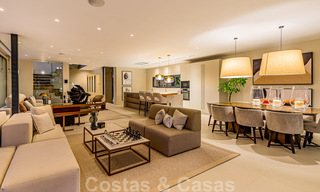 Lista para mudarse, villa moderna y de lujo en venta en Nueva Andalucía, Marbella 39917 