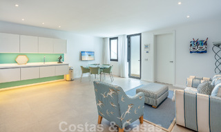 Amplia villa arquitectónica, en venta, con espectaculares vistas despejadas al mar, en una comunidad privada en Benahavis - Marbella 52157 