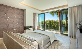 Amplia villa arquitectónica, en venta, con espectaculares vistas despejadas al mar, en una comunidad privada en Benahavis - Marbella 52172 