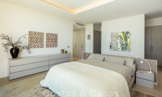 Amplia villa arquitectónica, en venta, con espectaculares vistas despejadas al mar, en una comunidad privada en Benahavis - Marbella 52173 