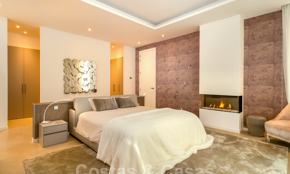 Amplia villa arquitectónica, en venta, con espectaculares vistas despejadas al mar, en una comunidad privada en Benahavis - Marbella 52183