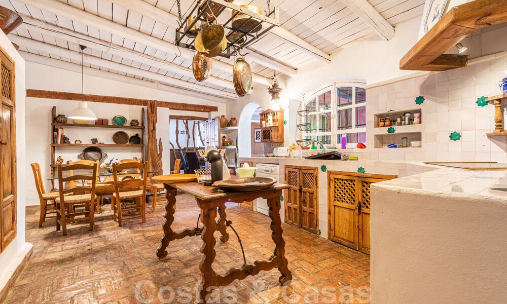 Se vende propiedad rústica tradicional en una gran parcela de más de 17.000m² en las cercanías del pueblo de la exclusiva Benahavis 39941