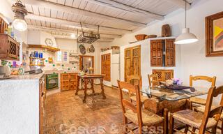 Se vende propiedad rústica tradicional en una gran parcela de más de 17.000m² en las cercanías del pueblo de la exclusiva Benahavis 39942 
