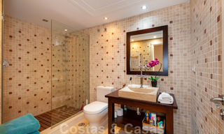 Amplio y lujoso apartamento en venta con vistas al mar, en un complejo en primera línea de playa en la Nueva Milla de Oro entre Marbella y Estepona 39991 