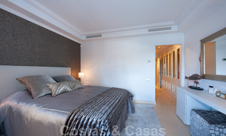 Amplio y lujoso apartamento en venta con vistas al mar, en un complejo en primera línea de playa en la Nueva Milla de Oro entre Marbella y Estepona 39996 