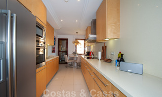 Amplio y lujoso apartamento en venta con vistas al mar, en un complejo en primera línea de playa en la Nueva Milla de Oro entre Marbella y Estepona 39997 