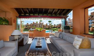 Amplio y lujoso apartamento en venta con vistas al mar, en un complejo en primera línea de playa en la Nueva Milla de Oro entre Marbella y Estepona 40006 
