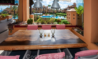 Amplio y lujoso apartamento en venta con vistas al mar, en un complejo en primera línea de playa en la Nueva Milla de Oro entre Marbella y Estepona 40012 