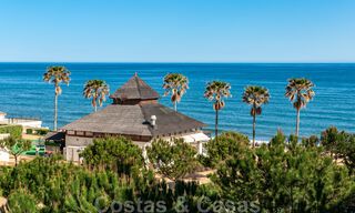 Amplio y lujoso apartamento en venta con vistas al mar, en un complejo en primera línea de playa en la Nueva Milla de Oro entre Marbella y Estepona 40018 