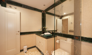 Amplio y lujoso apartamento en venta con vistas al mar, en un complejo en primera línea de playa en la Nueva Milla de Oro entre Marbella y Estepona 40019 