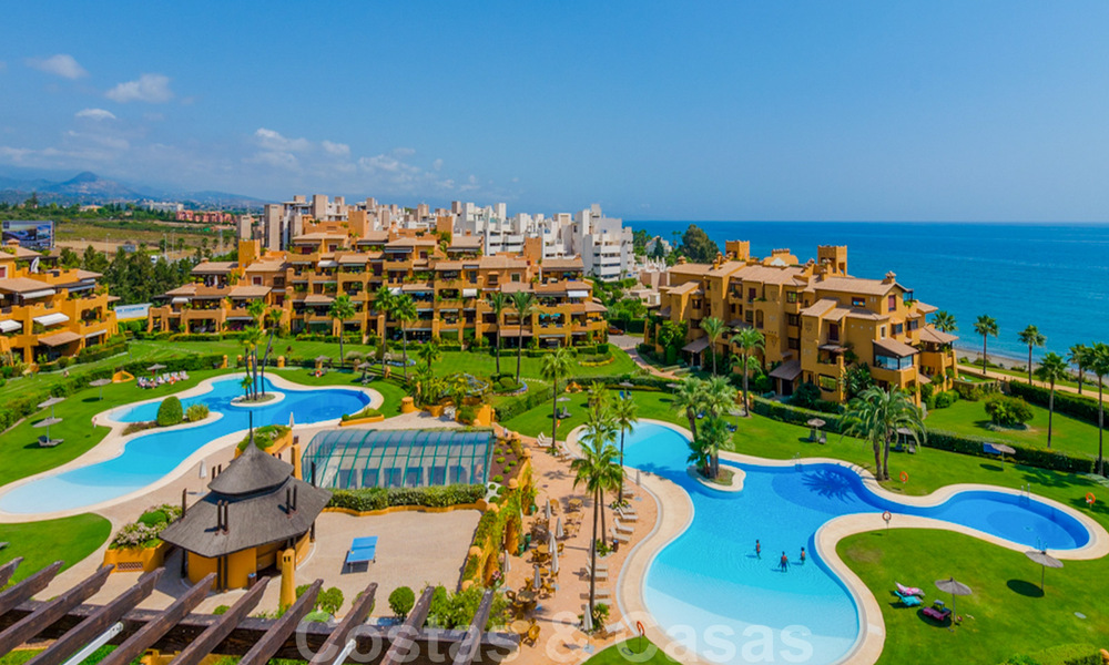 Los Granados del Mar: Exclusivos apartamentos y áticos en primera línea de playa, en venta, en la Nueva Milla de Oro entre Marbella y Estepona 40033