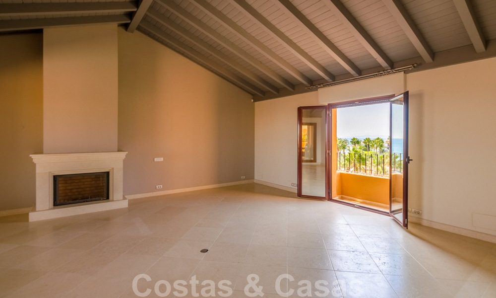 Los Granados del Mar: Exclusivos apartamentos y áticos en primera línea de playa, en venta, en la Nueva Milla de Oro entre Marbella y Estepona 40045