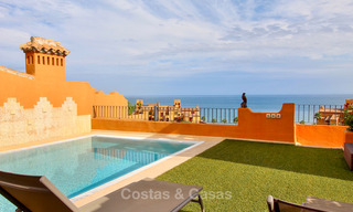 Los Granados del Mar: Exclusivos apartamentos y áticos en primera línea de playa, en venta, en la Nueva Milla de Oro entre Marbella y Estepona 40060 