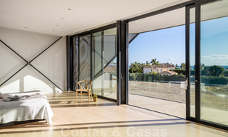 Exclusiva villa giratoria de última generación en venta en la Nueva Milla de Oro entre Marbella y Estepona 40211 