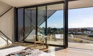 Exclusiva villa giratoria de última generación en venta en la Nueva Milla de Oro entre Marbella y Estepona 40214 