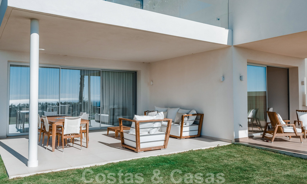 Listos para entrar a vivir, modernos - Apartamentos de lujo andaluces en venta con vistas al mar en Benahavis - Marbella 40253