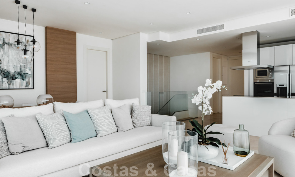 Listos para entrar a vivir, modernos - Apartamentos de lujo andaluces en venta con vistas al mar en Benahavis - Marbella 40254
