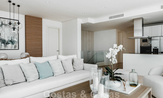 Listos para entrar a vivir, modernos - Apartamentos de lujo andaluces en venta con vistas al mar en Benahavis - Marbella 40254 