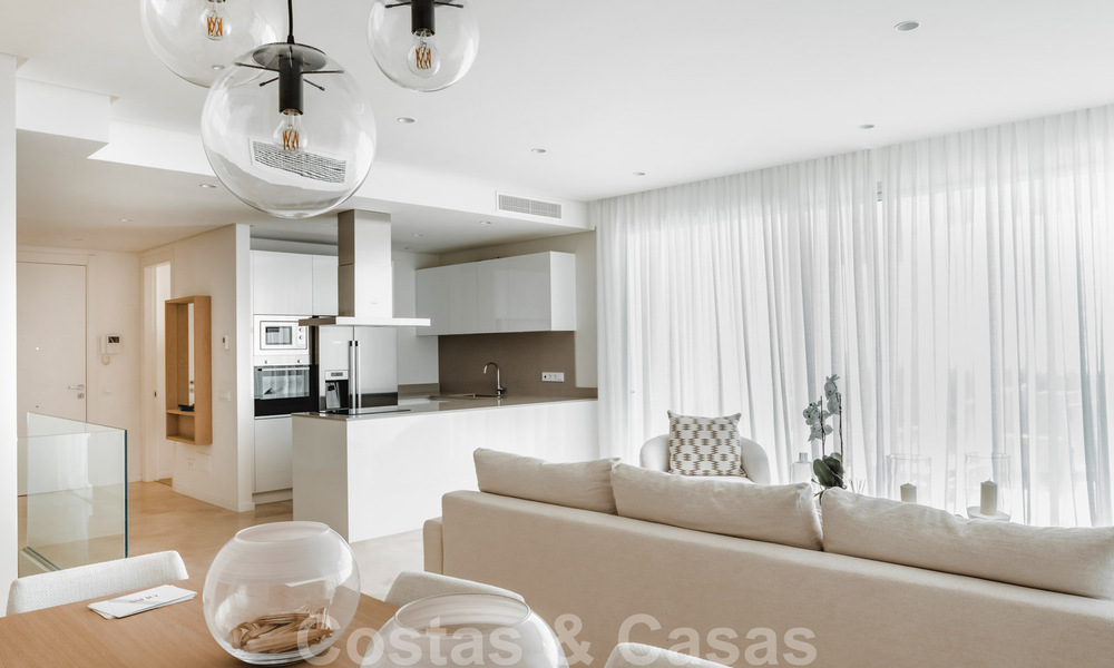 Listos para entrar a vivir, modernos - Apartamentos de lujo andaluces en venta con vistas al mar en Benahavis - Marbella 40255
