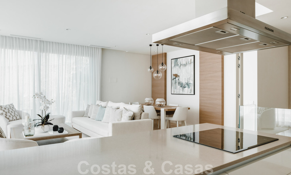 Listos para entrar a vivir, modernos - Apartamentos de lujo andaluces en venta con vistas al mar en Benahavis - Marbella 40257
