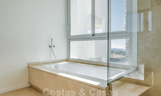 Listos para entrar a vivir, modernos - Apartamentos de lujo andaluces en venta con vistas al mar en Benahavis - Marbella 40262 